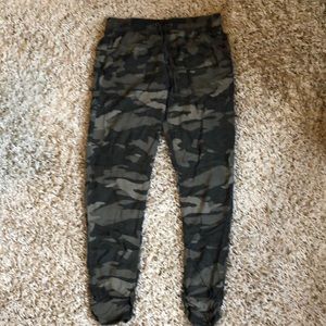 Camo pants size large